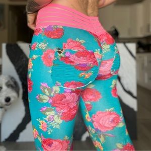 Cute booty lunge scrunch workout leggings floral